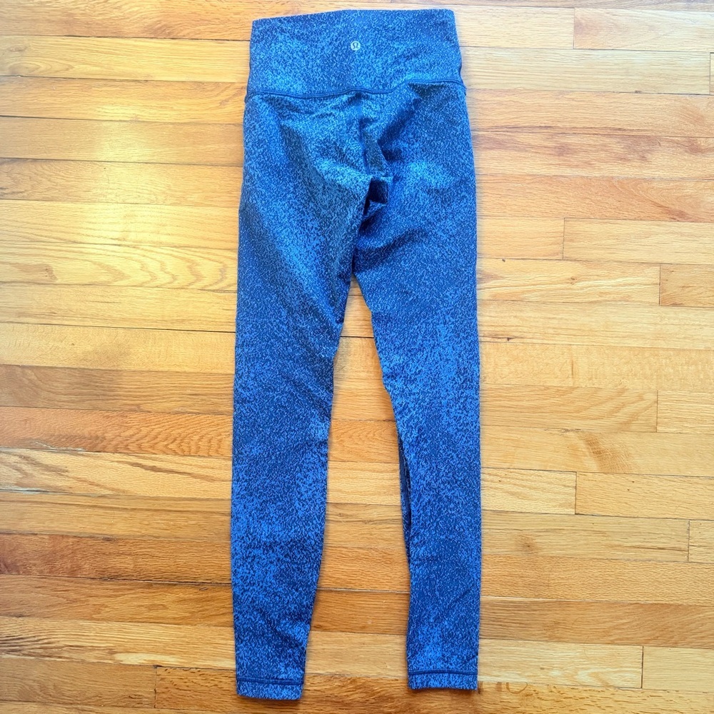 LULULEMON WUNDER UNDER Blue Patterned 28” size 4 - Picture 5 of 6